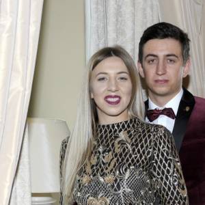 Garnitur w kratę i cekinowa mini? Małgorzata i Paweł z "Rolnika..." zaszaleli na weselu! [FOTO]