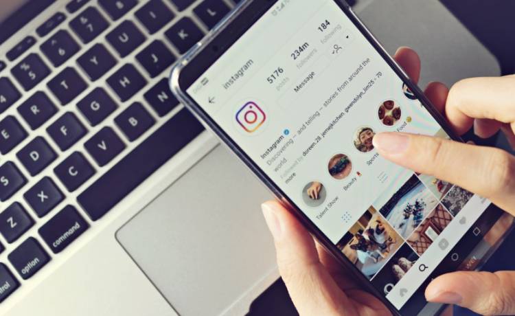 Nastolatka zapytała w internetowej ankiecie czy ma dalej żyć. Po uzyskaniu wyników popełniła samobójstwo