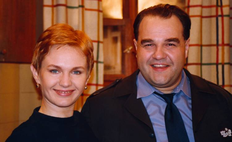 Agnieszka Pilaszewska i Cezary Żak na planie „Miodowych lat”, fot. AKPA