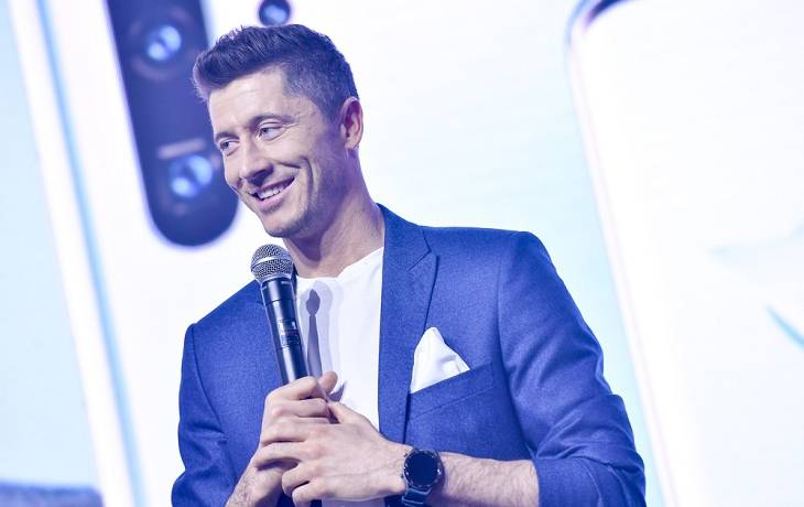 Robert Lewandowski wykonał światowy hit! Jak piłkarz poradził sobie w roli wokalisty? 