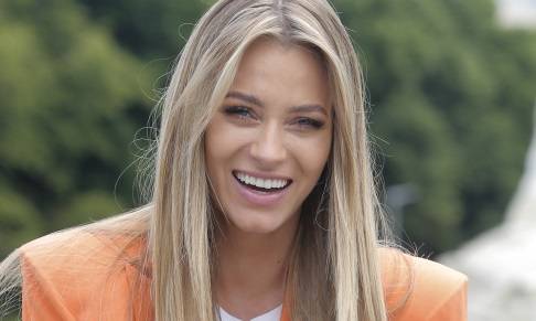 Marcelina Zawadzka na gorącym filmiku. Pokazuje opalony biust w bikini. "Ideał kobiety" [WIDEO]