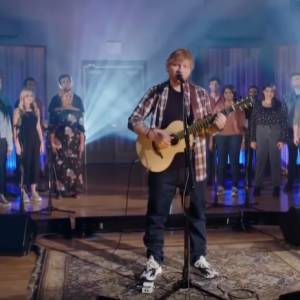 Ed Sheeran w nowej wersji przeboju Elvisa Presleya! [WIDEO]