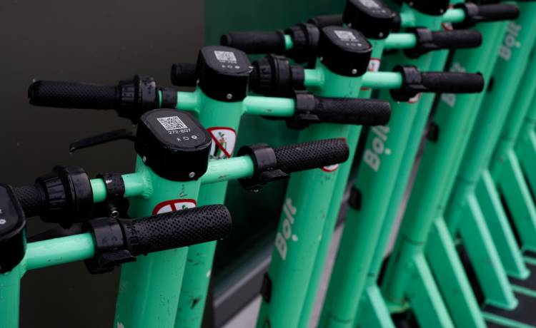 W noc sylwestrową nie pojeździsz hulajnogą. Bolt wyłącza swoje pojazdy