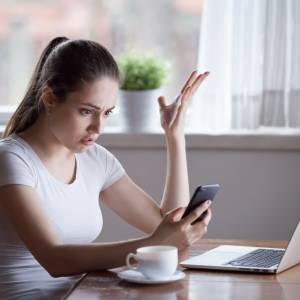 Internauci otrzymują tajemniczą wiadomość od Facebooka. To oszustwo!