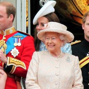 Przebrali ją na Halloween za Elźbietę II. Nie spodziewali się, że dostaną list od królowej! [FOTO]