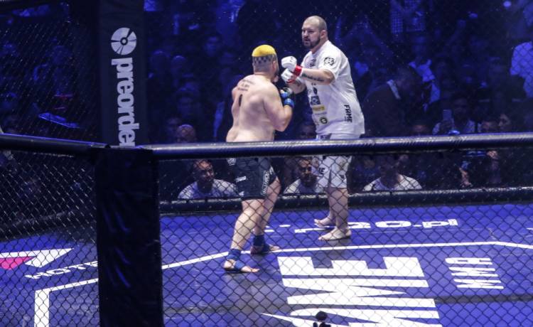 Gwiazdor Fame MMA zakończy karierę? Zapowiedział wyjazd z Polski