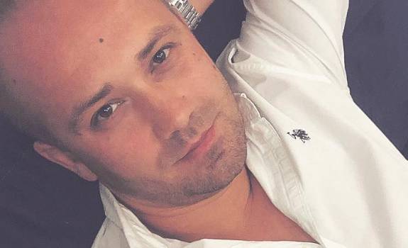 Wypadek Adriana z programu "Ślub od pierwszego wejrzenia". Wszystko działo się w domu! "Stopa pozszywana"