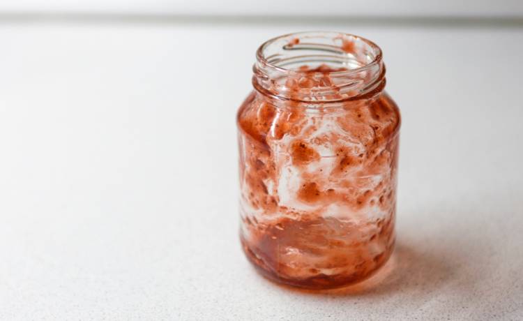 Czy myć brudne słoiki?, fot Shutterstock