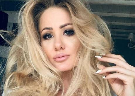 "Gogglebox. Przed telewizorem". Ewa w odważnej sesji ciążowej. Przyszła mama odsłoniła sporo ciała!