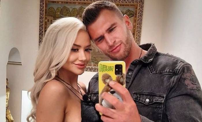 Josie z "Love Island" na wakacjach. Mikroskopijne bikini podkreśla jej atuty. Internauci pytają o Górala! [ZDJĘCIA]