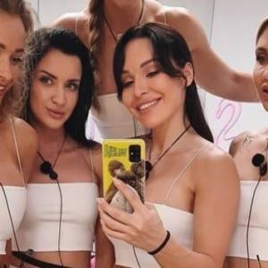 Oliwia z "Love Island" w bikini. Na wakacjach nie jest sama! To postać doskonale znana widzom programu 