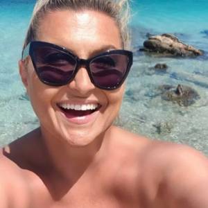 Katarzyna Skrzynecka odsłoniła ciało na plaży. Fani są pod wrażeniem jej kobiecej figury [FOTO]   