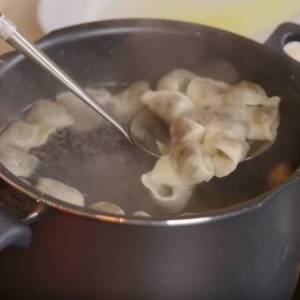 Uszka z grzybami. Magda Gessler prezentuje przepis na YouTube. "Najlepsze na świecie"