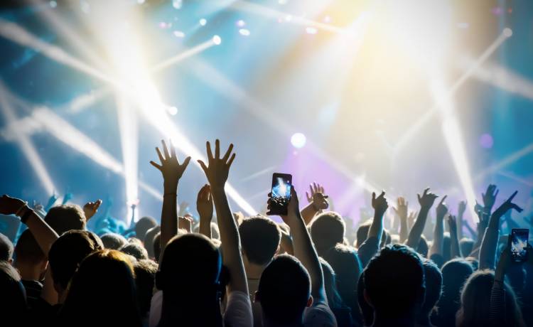 Poród na parkiecie dyskoteki. 19-latka urodziła dziecko podczas imprezy klubowej