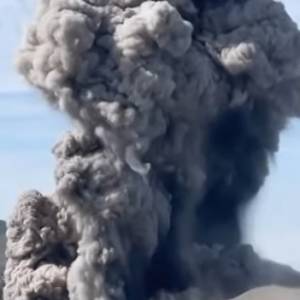 Rosyjski wulkan Ebeko wybuchł! Zobacz nagrania z erupcji! [WIDEO]