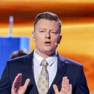 Robert Janowski za Rafała Brzozowskiego w programie „Jaka to melodia”. Zwiastun podzielił widzów. „Porażka” 