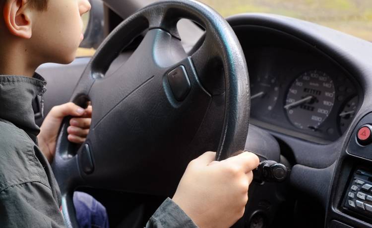 Sosnowiec. Za kierownicą rozpędzonej osobówki siedział kilkulatek. Mogło skończyć się tragicznie [WIDEO]