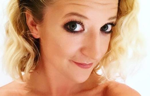 Lara Gessler nago w internecie. Matka komentuje!