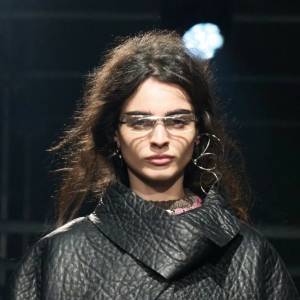 Szkodliwa moda na „depression hair”. „Nie rozumiem” 