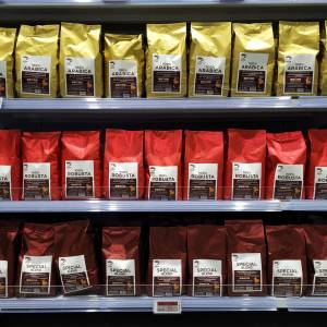 Badacze zrobili ranking sklepowych kaw. Wygrała ta, którą można kupić w Polsce 