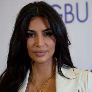 Kim Kardashian niemal nago na korcie! Bielizna niewiele zasłania [FOTO]