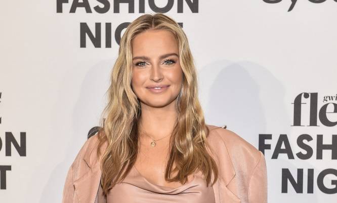 Karolina Pisarek z narzeczonym pozdrawiają z Malediwów! "Mam słabość do bruneta" [FOTO]