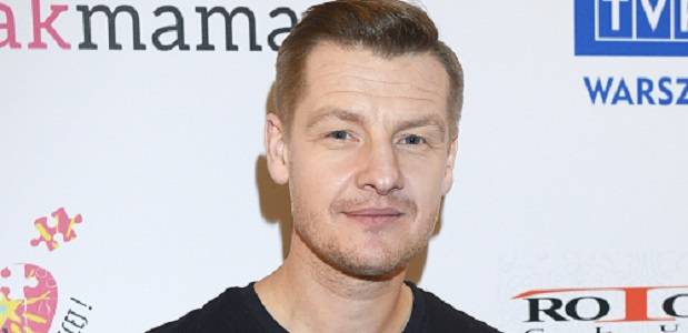 Rafał Mroczek z kontuzją nogi. Aktor zaskoczył fotografiami! "Co się stało?"