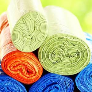 Genialny trik z TikToka! Worek na śmieci założony w...zupełnie inny sposób! [WIDEO]