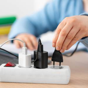 3 urządzenia, które podnoszą rachunki za prąd. Nie zostawiaj ich w trybie czuwania