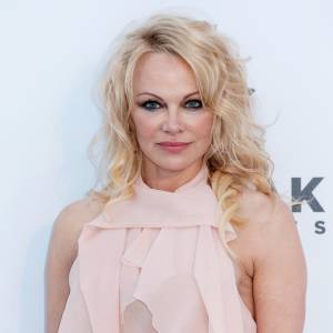 Pamela Anderson zachwyca na pokazie mody. 56-latka pokazała się bez makijażu [FOTO]