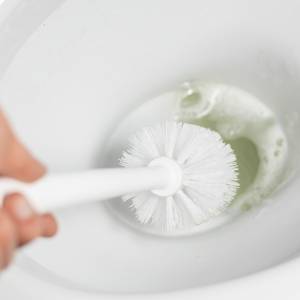 Jak pozbyć się kamienia z toalety? Wystarczy jedna rzecz z kuchni 