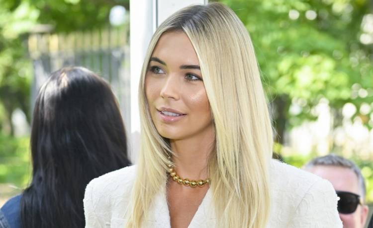 Sandra Kubicka w stroju kąpielowym. Ciążowe krągłości są doskonale widoczne! [ZDJĘCIE]