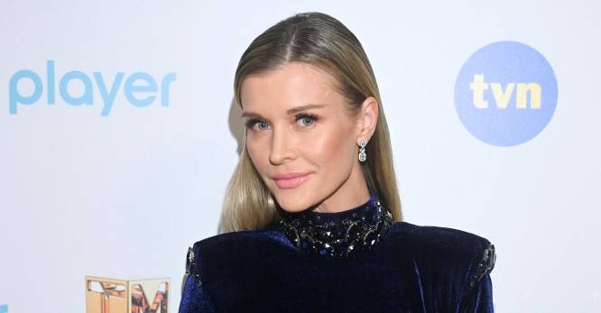 Joanna Krupa z córeczką ubierają choinkę. "Najcudowniejsze chwile" [FOTO]