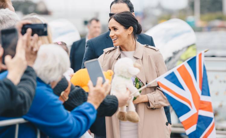 Meghan Markle w ciąży promienieje. Brzuch księżnej jest już bardzo duży. Doniesienia o bliźniętach się potwierdzą?