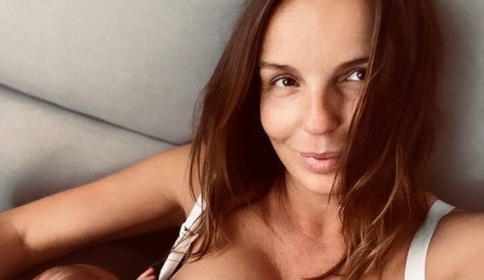 Lżejsza o 15 kg Agnieszka Włodarczyk chwali się metamorfozą w dwuczęściowym stroju. "Kobieco i sexy" [FOTO]