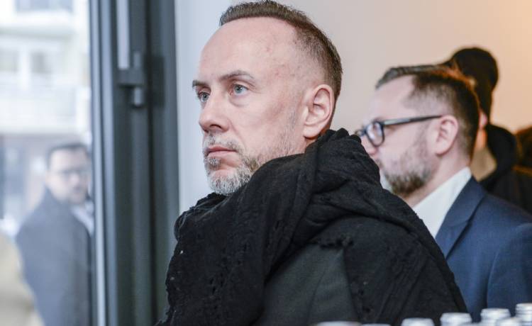 Nergal na zdjęciu z czasów białaczki. Wokalista pokazał szokującą fotografię. "Tak, tak... To ja"