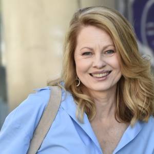 Ewa Skibińska pod różową kreację nie założyła stanika. Aktorka opublikowała sensualny kadr [ZDJĘCIE]