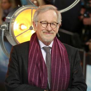 Kupił prawa jeszcze przed premierą książki. Od 1982 roku nie potrafi nakręcić tego filmu