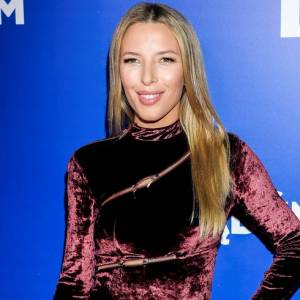  Ewa Chodakowska: Znany dom mody skopiował kostium kąpielowy marki trenerki?                                           