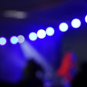 Znany komik zmarł na scenie. Publiczność myślała, że to część występu