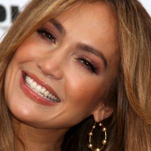 Jennifer Lopez śmiało odsłania ciało. Zniewalające kadry opublikowała w sieci. Wokalistka wygląda, jak nastolatka!