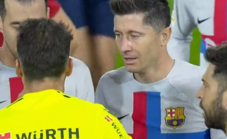 Robert Lewandowski z czerwoną kartką. Zszedł z murawy w 31. minucie. Co się stało?