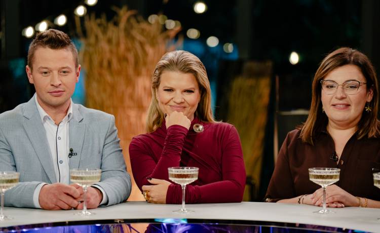 Marta Manowska na planie „Rolnik szuka żony” z Krzysztofem i Barbarą. Fot. materiały prasowe TVP