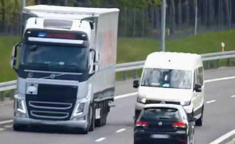 Na drodze ekspresowej jechała pod prąd. Nagranie mrozi krew w żyłach [WIDEO]