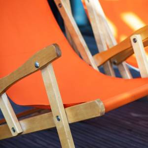 Chciała się poopalać, zakleszczyła się leżaku. Wyciągać musieli ją strażacy!