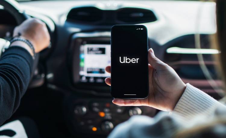 Chcesz poznać swoją przyszłość? Przejedź się Uber Wróż z wróżbitą Maciejem!