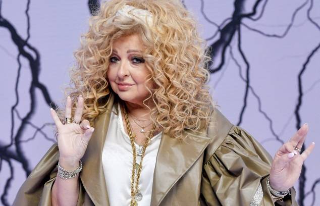 Magda Gessler odważnie. Zapozowała tylko w  koronkowej halce. "Zapomniałam się ubrać" [FOTO]  