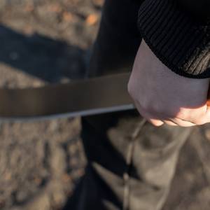 Zorganizowali napad, by ukraść... 140 zł. Jeden z napastników grożąc ofierze złamał maczetę, drugi sam zadzwonił na policję