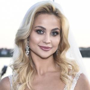 Hanna Żudziewicz odsłoniła nagi, ciążowy brzuch. Tak tancerka pozowała w stroju kąpielowym. "Figura idealna" [ZDJĘCIA]