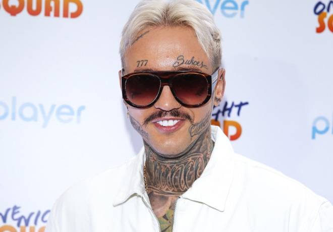 Stifler z "Warsaw Shore" pokazał "wydziaraną" twarz. "Jak ostatnia strona zeszytu" [ZDJĘCIA]